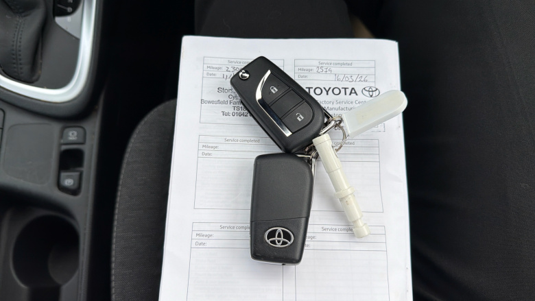 Toyota Yaris 1.5 Hybrid Design 5dr CVT Hybrid Hatchback